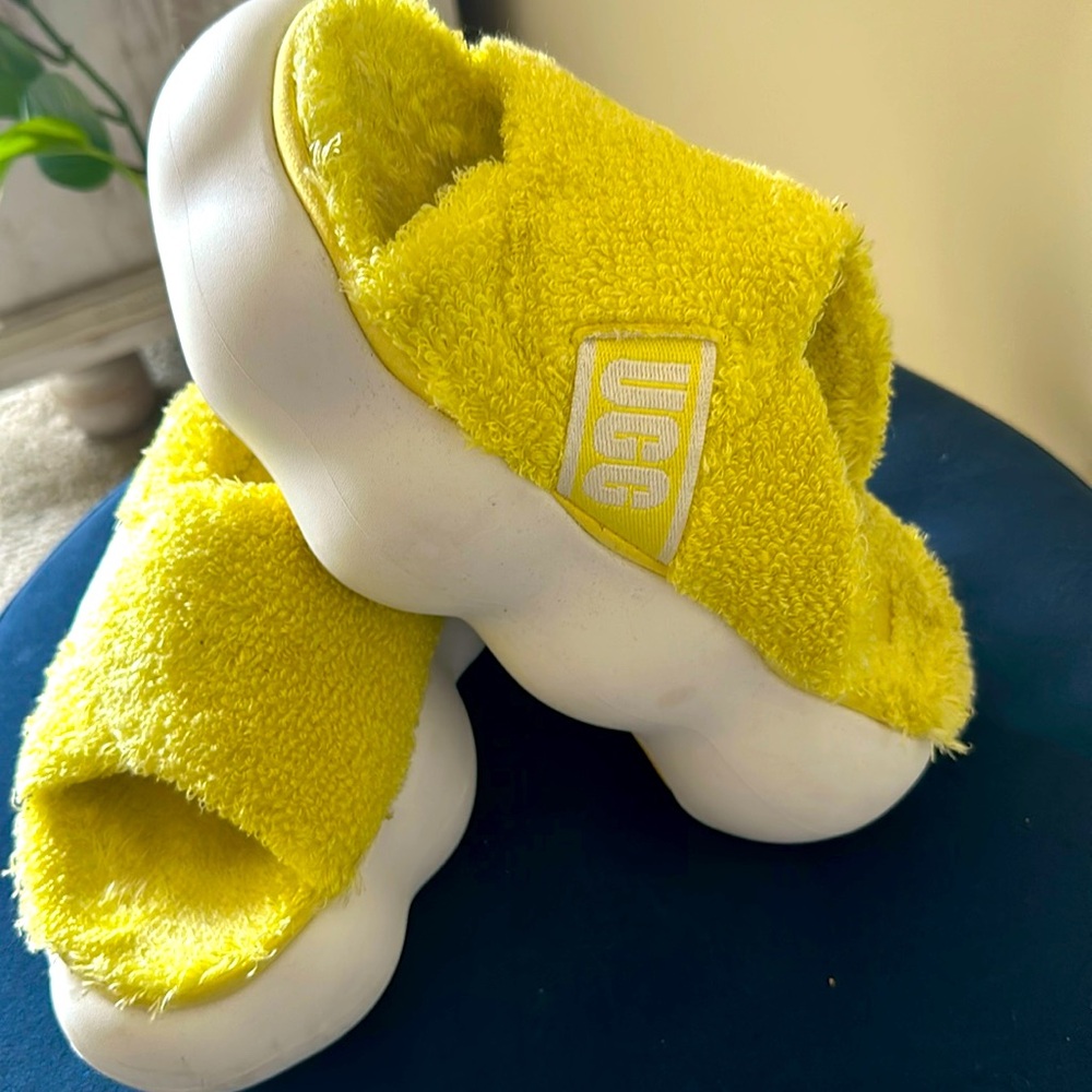 Ugg Sugar cloud slides Yellow excellent condition size 7